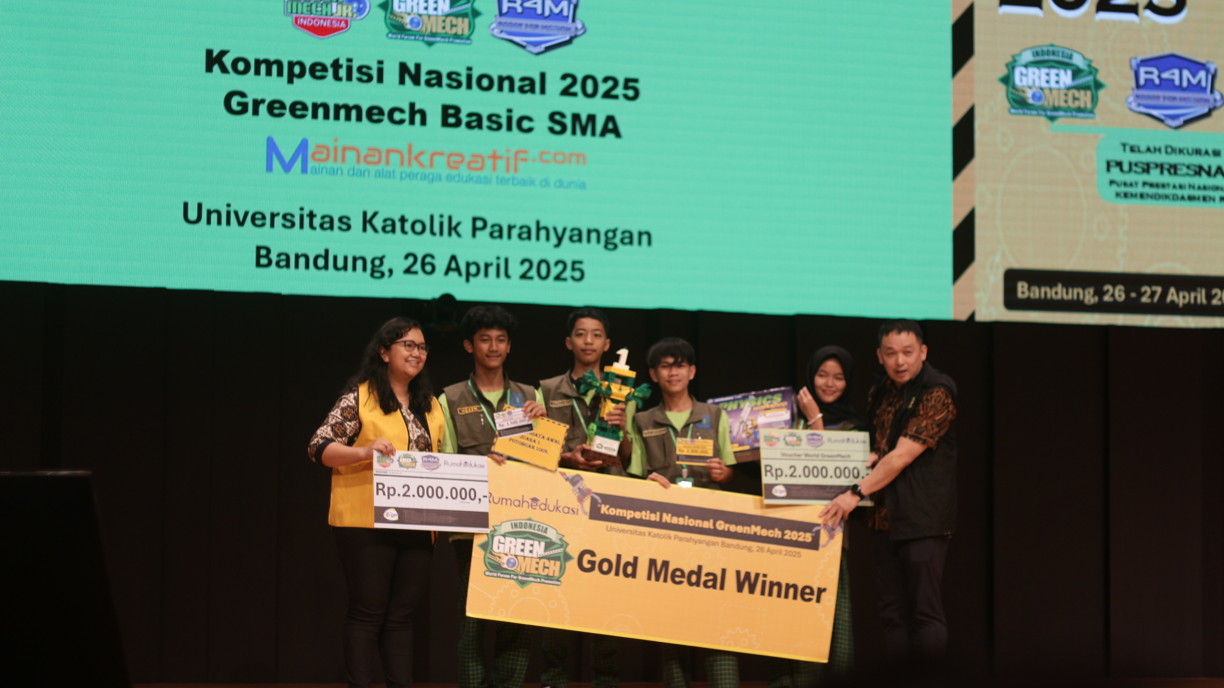 TIM SMA AT-TIJAARAH Sukabumi Raih Mendali Emas dalam Kompetisi Nasional GreenMech 2025 TIM SMA AT-TIJAARAH Sukabumi Raih Mendali Emas dalam Kompetisi Nasional GreenMech 2025